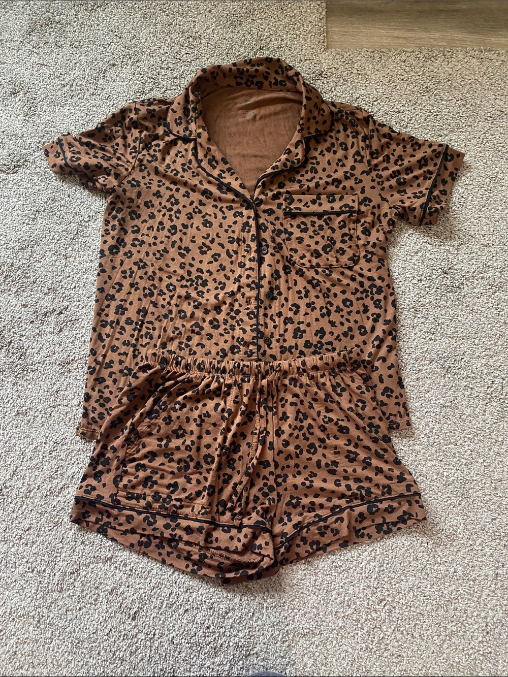 Auden Brown Leopard Print Short Sleeve Pajama Set. Size Small. NWOT